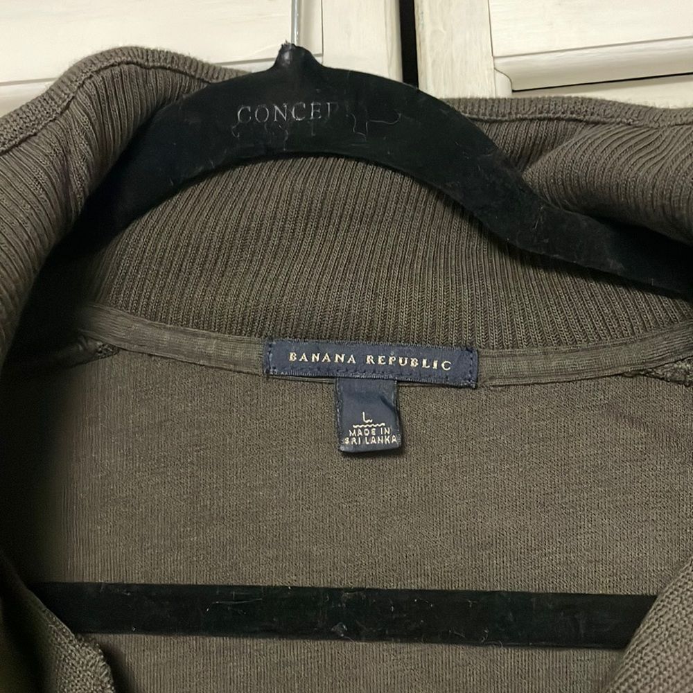 - Men’s size large, banana republic, 1/2 zip front top - Picture 3 of 5